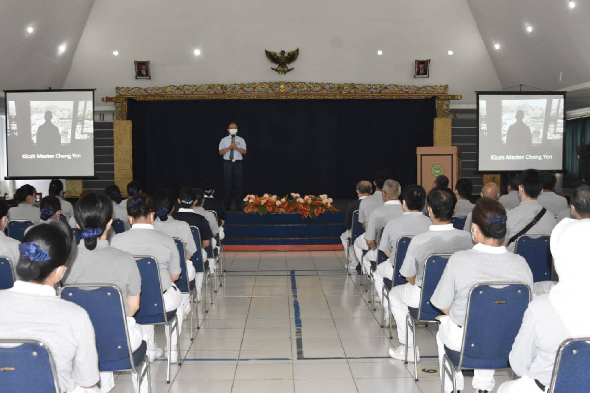 He Qi Tangerang Memperpanjang Barisan Bodhisatwa Dunia