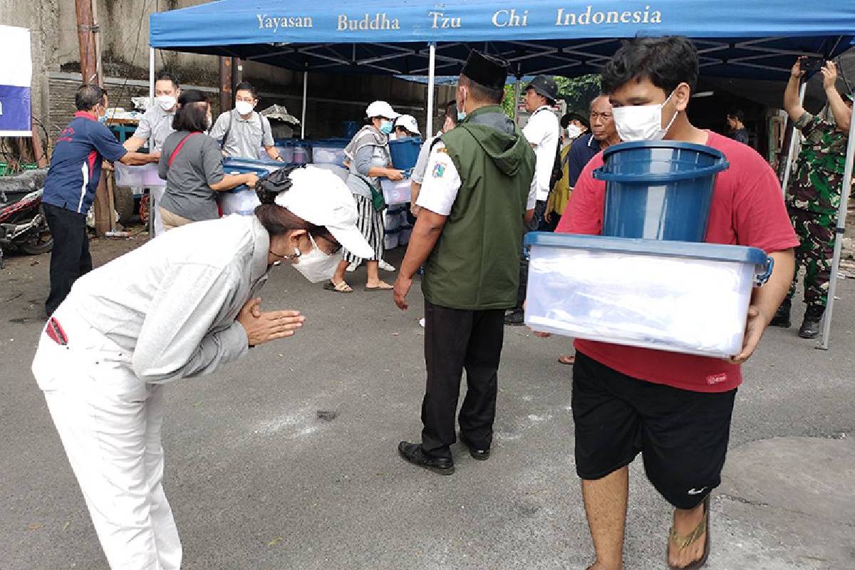 Meringankan Duka Korban Kebakaran di Simprug, Jakarta Selatan