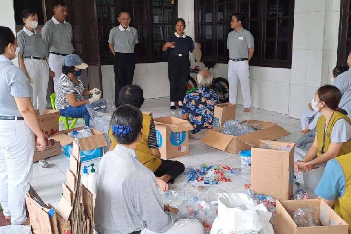 “Yuk Ikut Pemilahan Barang Daur Ulang di Depok”