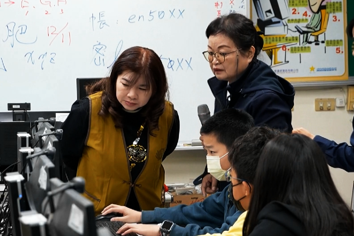 Ceramah Master Cheng Yen: Membangkitkan Kebajikan dan Menuju ke Arah yang Benar