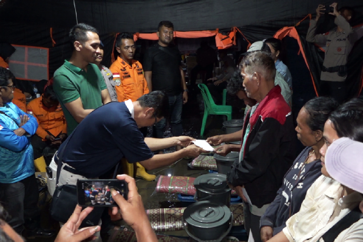 Relawan Tzu Chi Sigap Bantu Terdampak Longsor di Deli Serdang