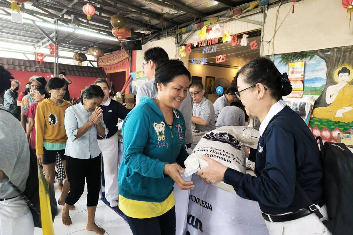 Paket Imlek 2026: Berbagi Cinta Kasih Lintas Iman di Kampung Cikahuripan