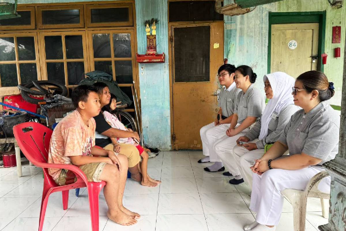 Menjejak Cinta Kasih, Menyapa Harapan di Tiga Keluarga