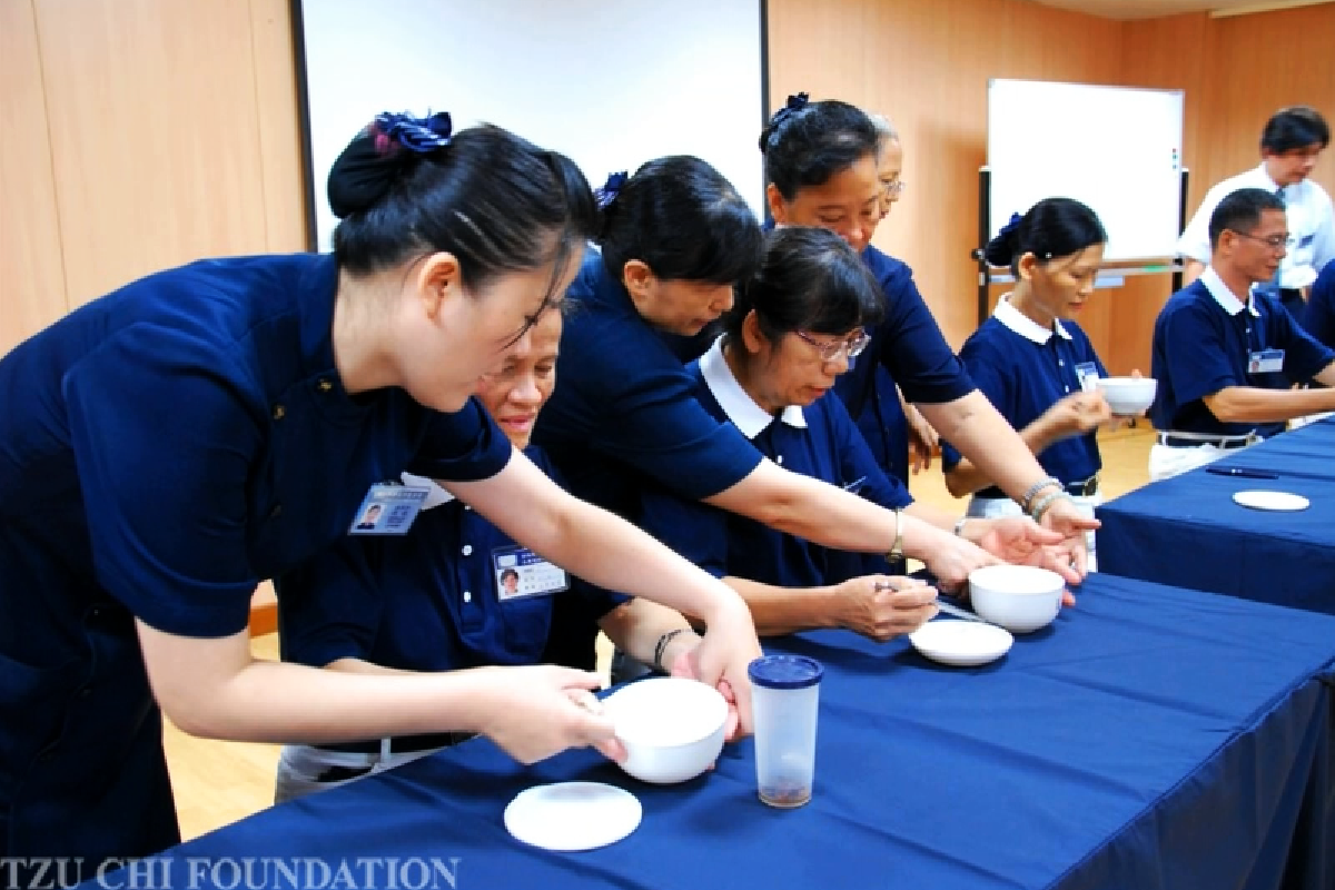 Ceramah Master Cheng Yen: Membangkitkan Cinta Kasih Agung dan Ketulusan untuk Saling Mencurahkan Perhatian