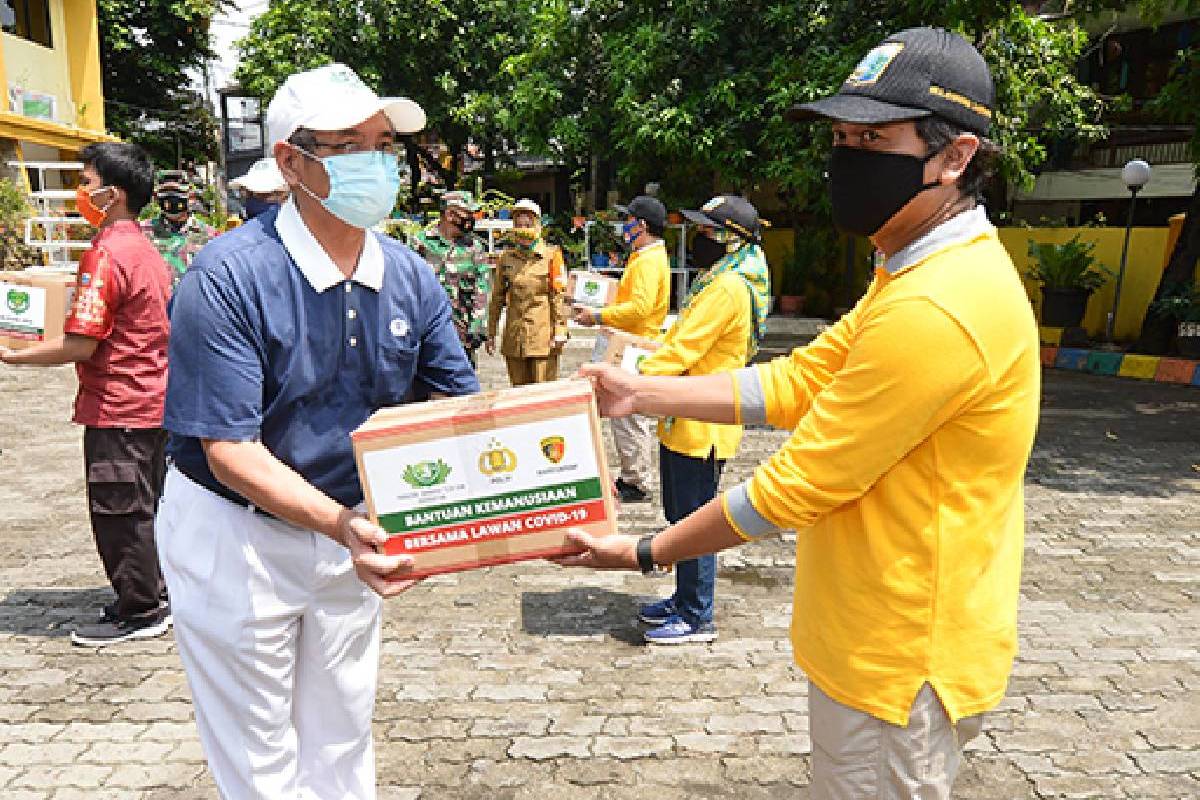 Paket Sembako untuk Warga Gunung Sahari