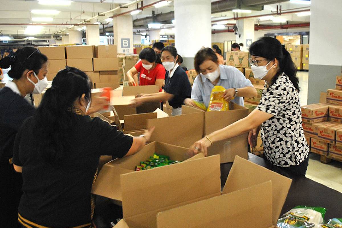 Bahagia Relawan Tzu Chi Bantu Sesama dalam Paket Sembako