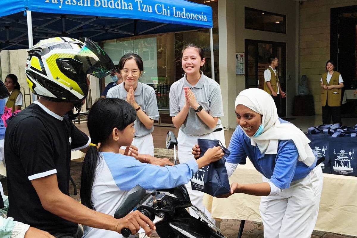 Hangatnya Kebersamaan Ramadan, Tzu Ching Pekanbaru Bagikan 695 Paket Takjil