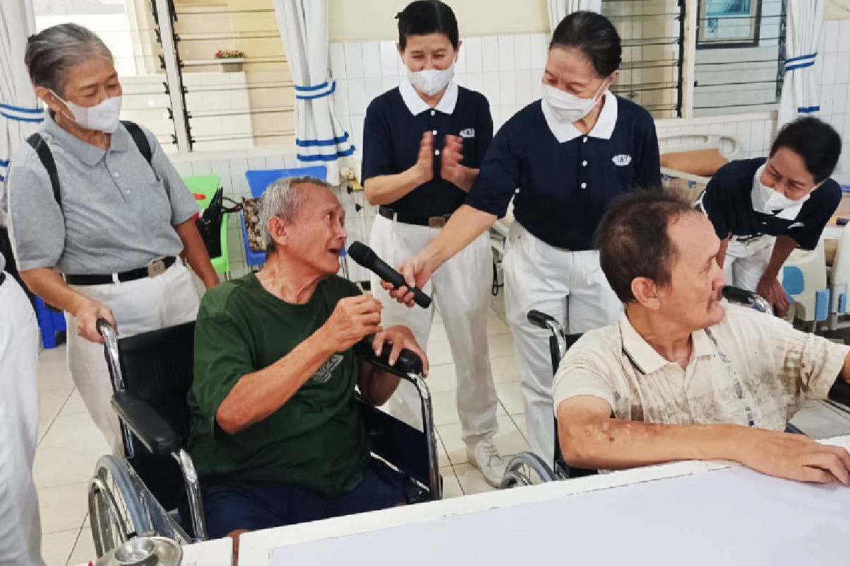 Melepas Rindu di Wisma Sahabat Baru Bersama Oma dan Opa