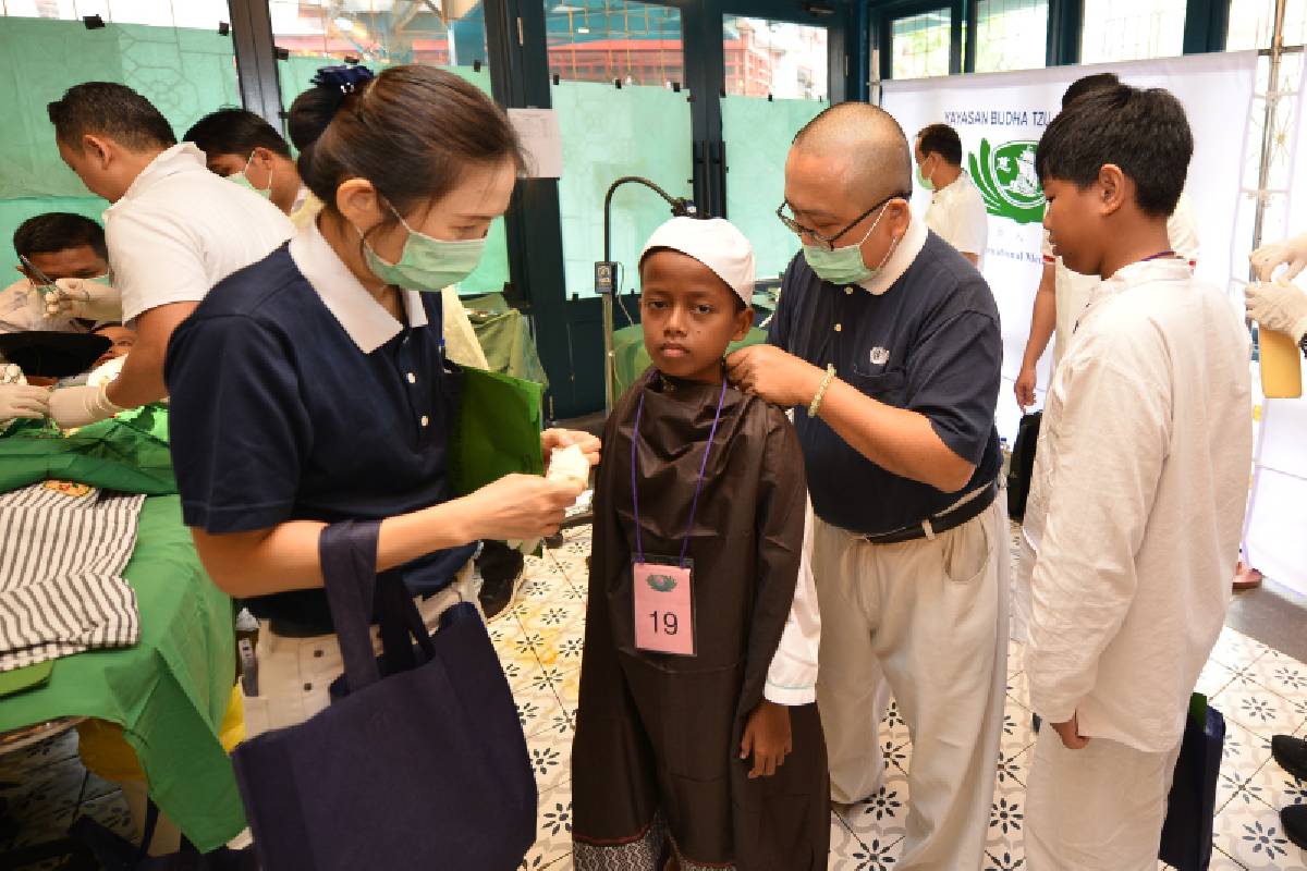 Tzu Chi dan ASG Gelar Baksos Khitan untuk Kesehatan Anak