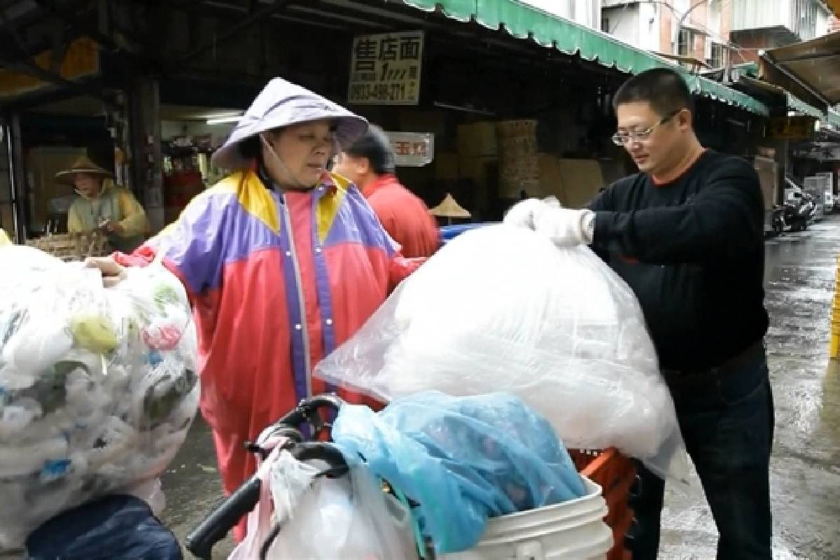 Ceramah Master Cheng Yen: Tiga Puluh Tahun Menjalankan Kebajikan