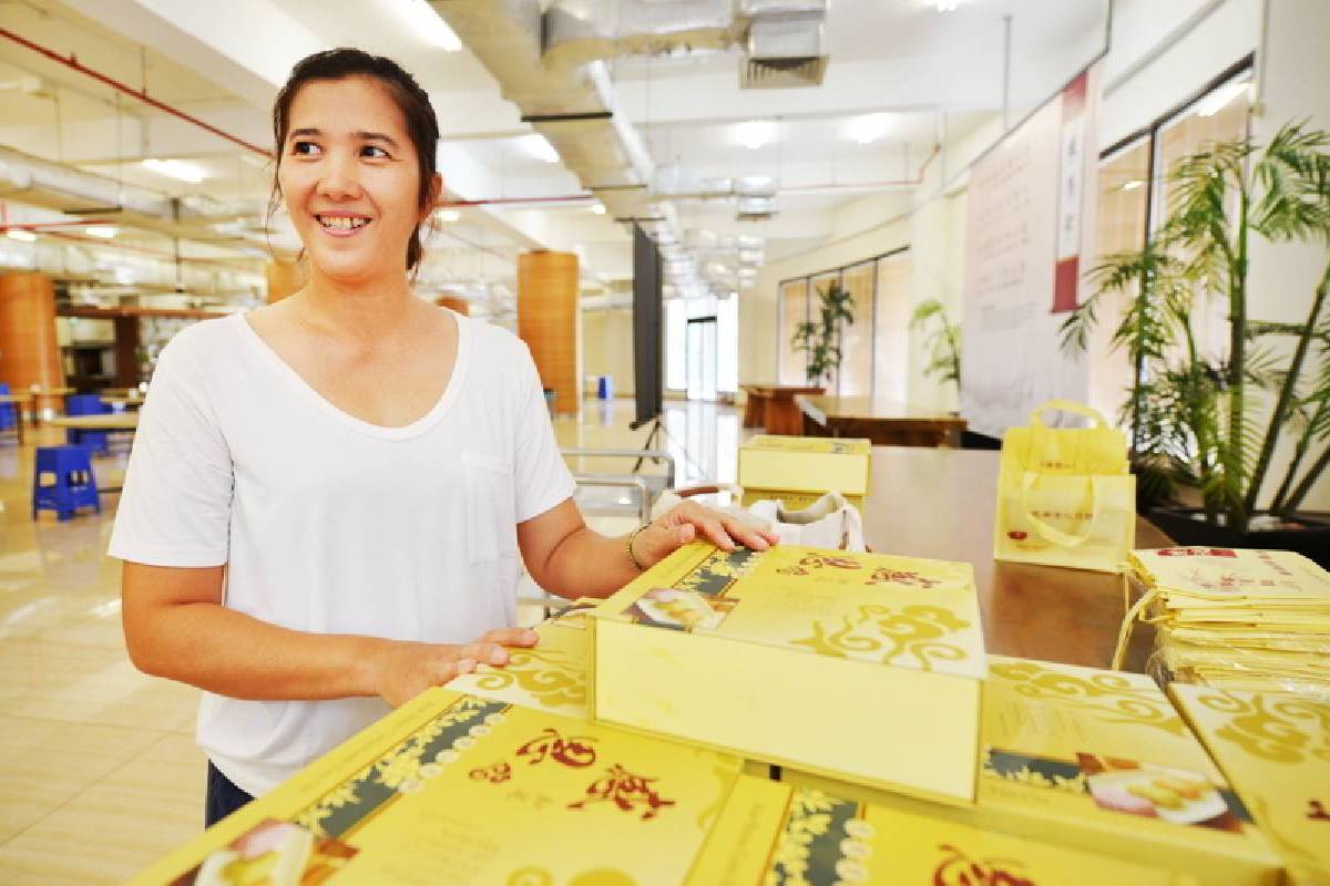 Turut Meramaikan Festival Kue Bulan 