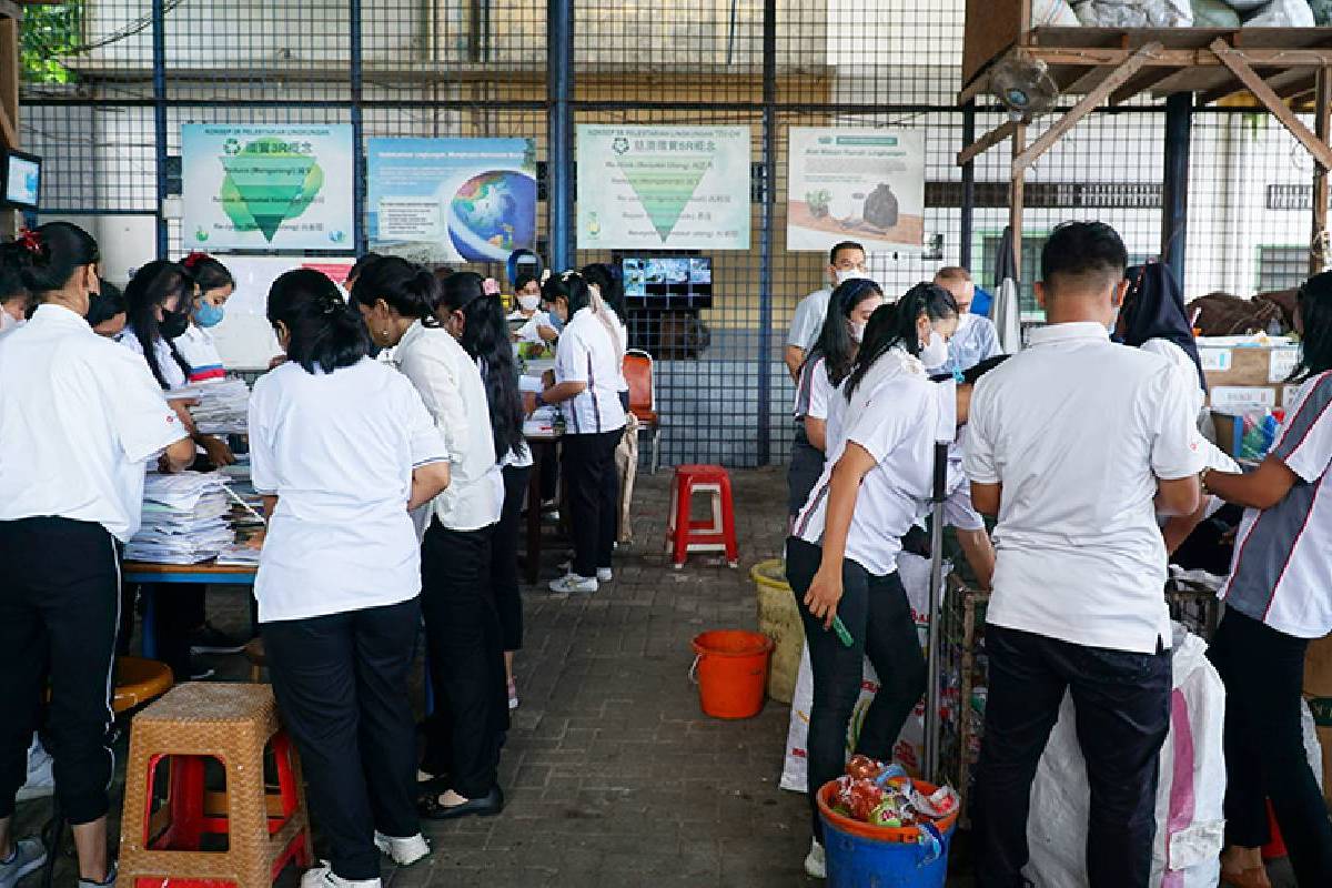 Sosialisasi Pelestarian Lingkungan Bersama Guru Sekolah Putra Bangsa Berbudi