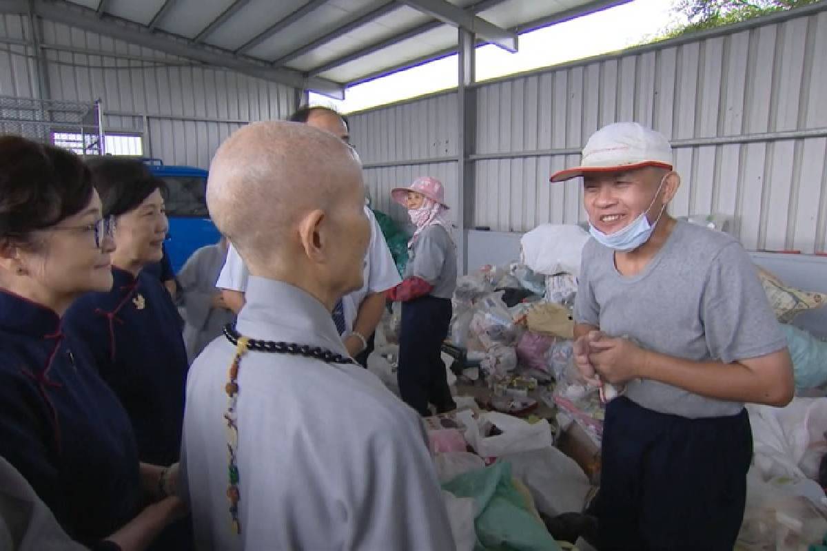 Ceramah Master Cheng Yen: Memberi Manfaat bagi Sesama dan Mewujudkan Dunia yang Jernih