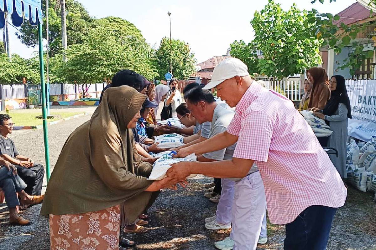 Berbagi Berkah, 100 Sak Beras Cinta Kasih Menyapa Warga Sabang