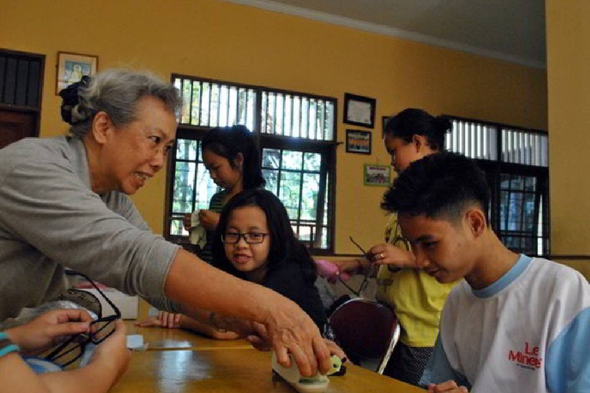 Kacamata Penunjang Prestasi