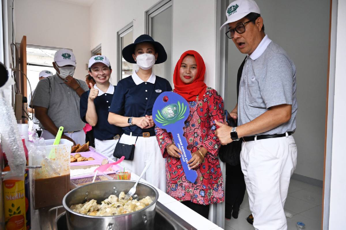 Pak Lubis Menjamu Keluarga Besar Tzu Chi di Rumah Baru 