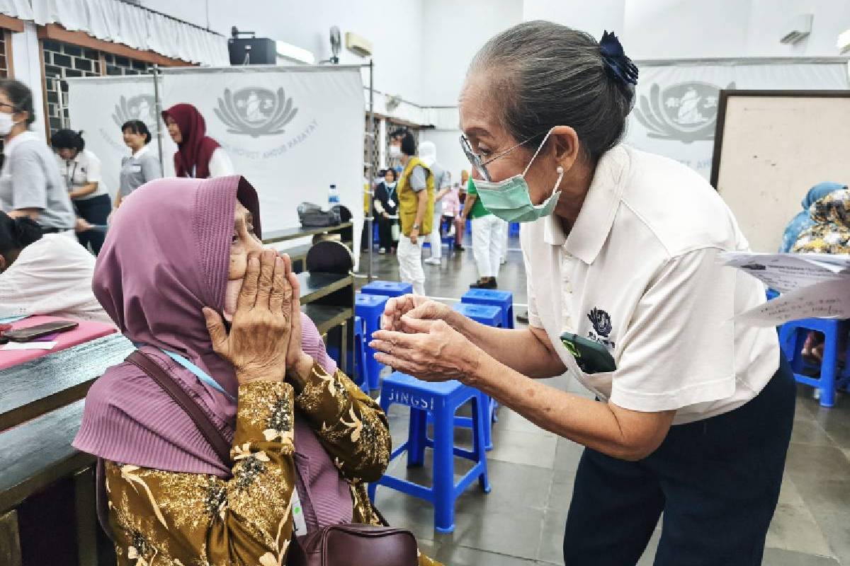 Baksos Degeneratif Tzu Chi, Penuh Kehangatan untuk Menyembuhkan