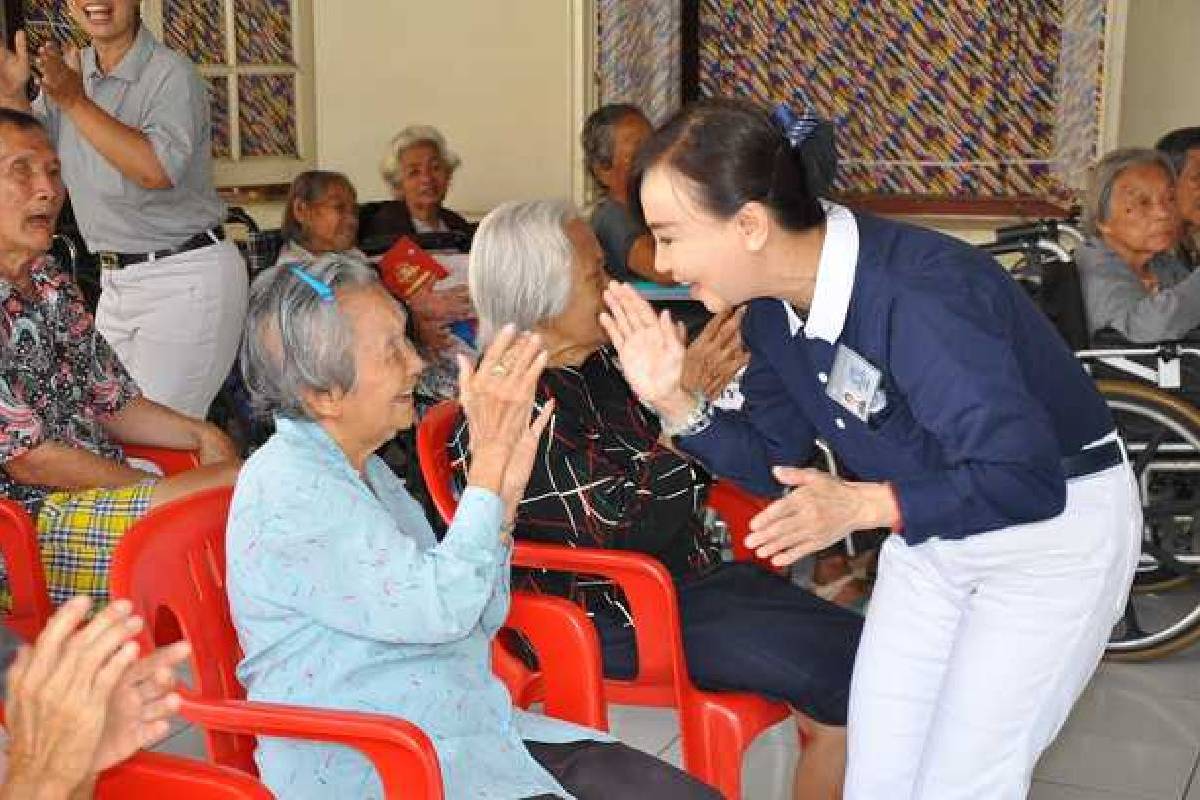 Menyambut Natal Bersama Oma Opa