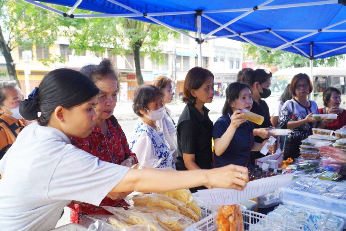 Sosialisasi Pola Hidup Sehat Melalui Bazar Vegetaris