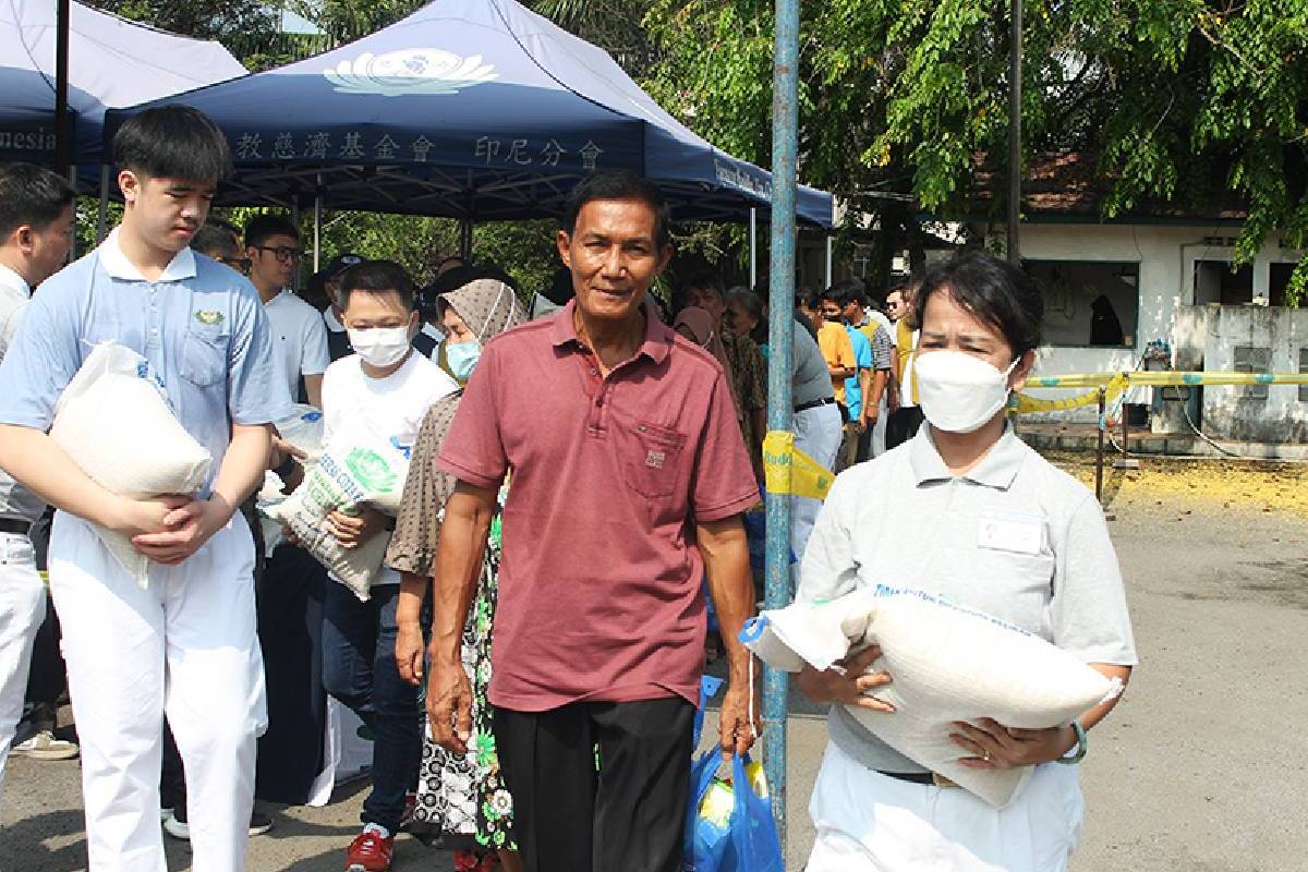 Paket Lebaran Tzu Chi untuk Warga di Sei Agul, Kota Medan 