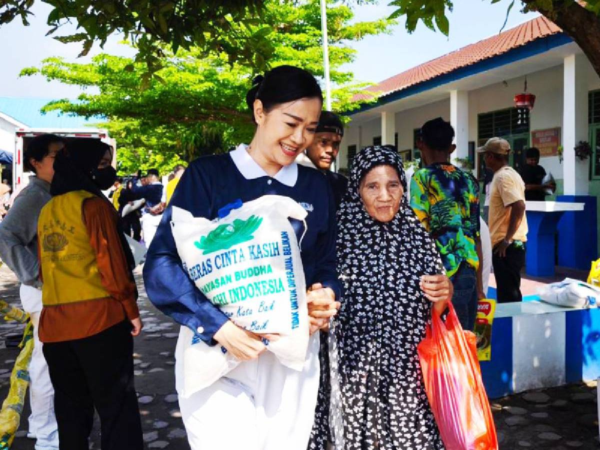 Yenny Waty: Relawan Tzu Chi Medan