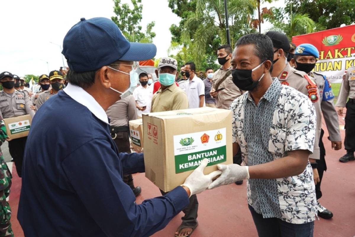Sepuluh Ribu Paket Sembako Bagi Warga Kepulauan Riau 