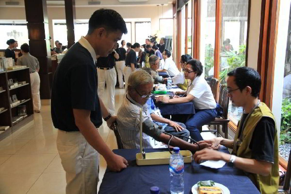 Baksos Kesehatan: Wujud Kasih Sayang untuk Gan En Hu