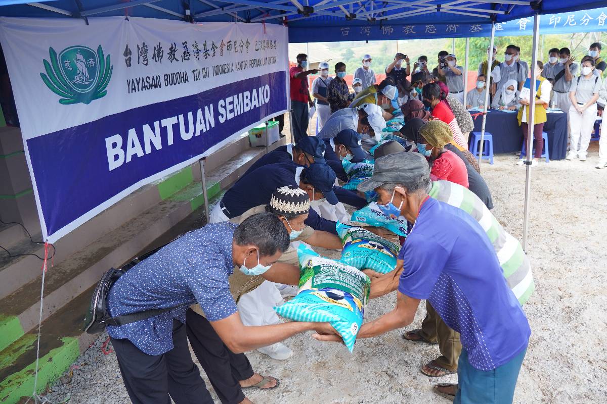 Penyaluran Bantuan Kepada Warga prasejahtera