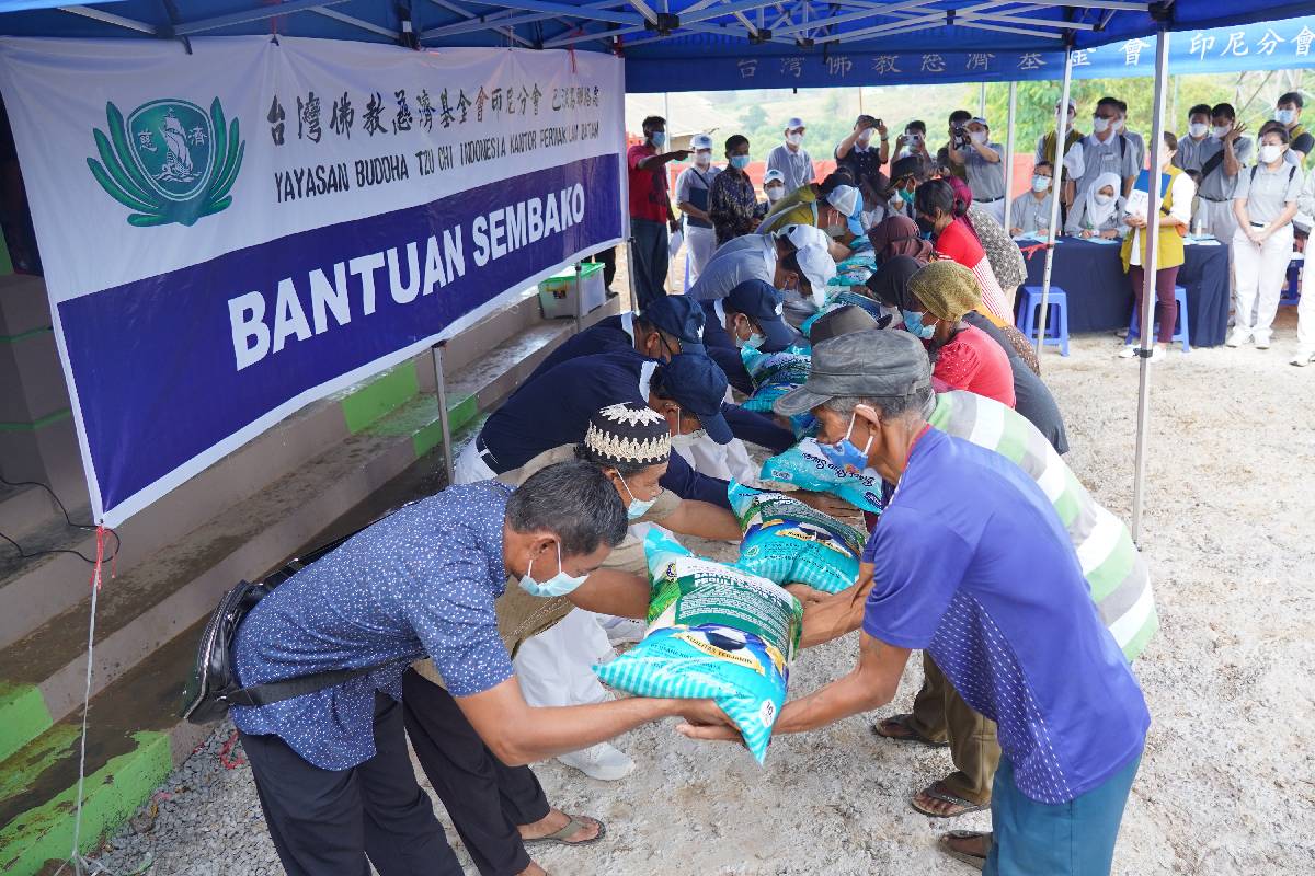 Penyaluran Bantuan Kepada Warga prasejahtera