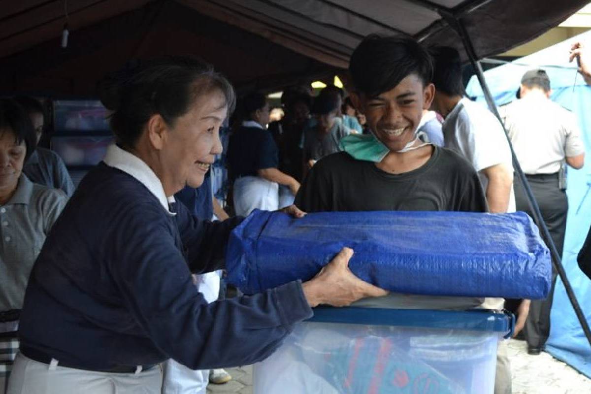 Datang Meringankan Beban