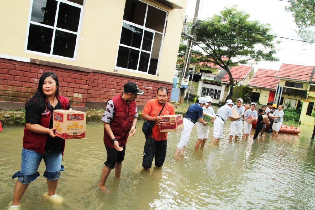 Cinta Kasih yang Mengalir di Lokasi Banjir