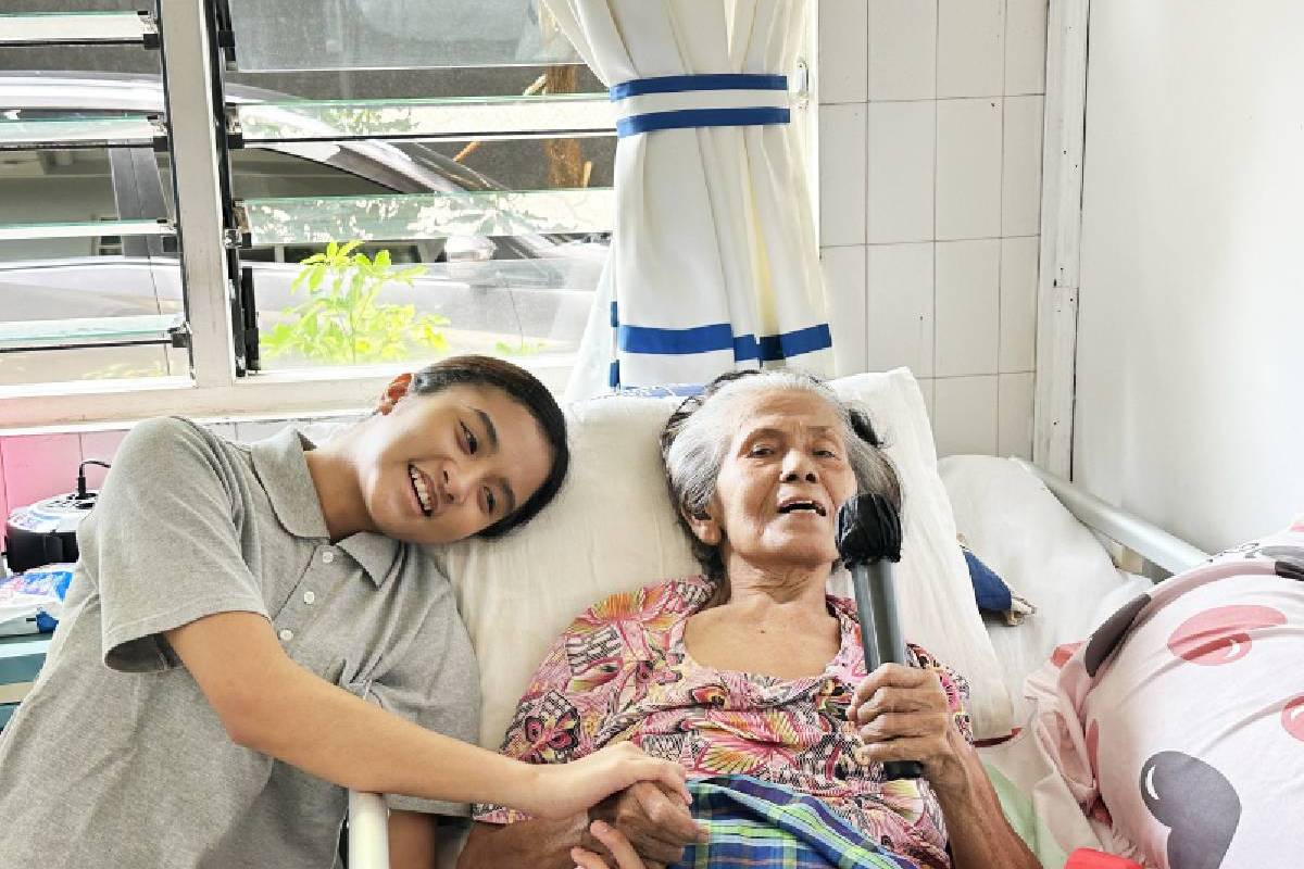 Berbagi Kasih di Panti Wisma Sahabat Baru