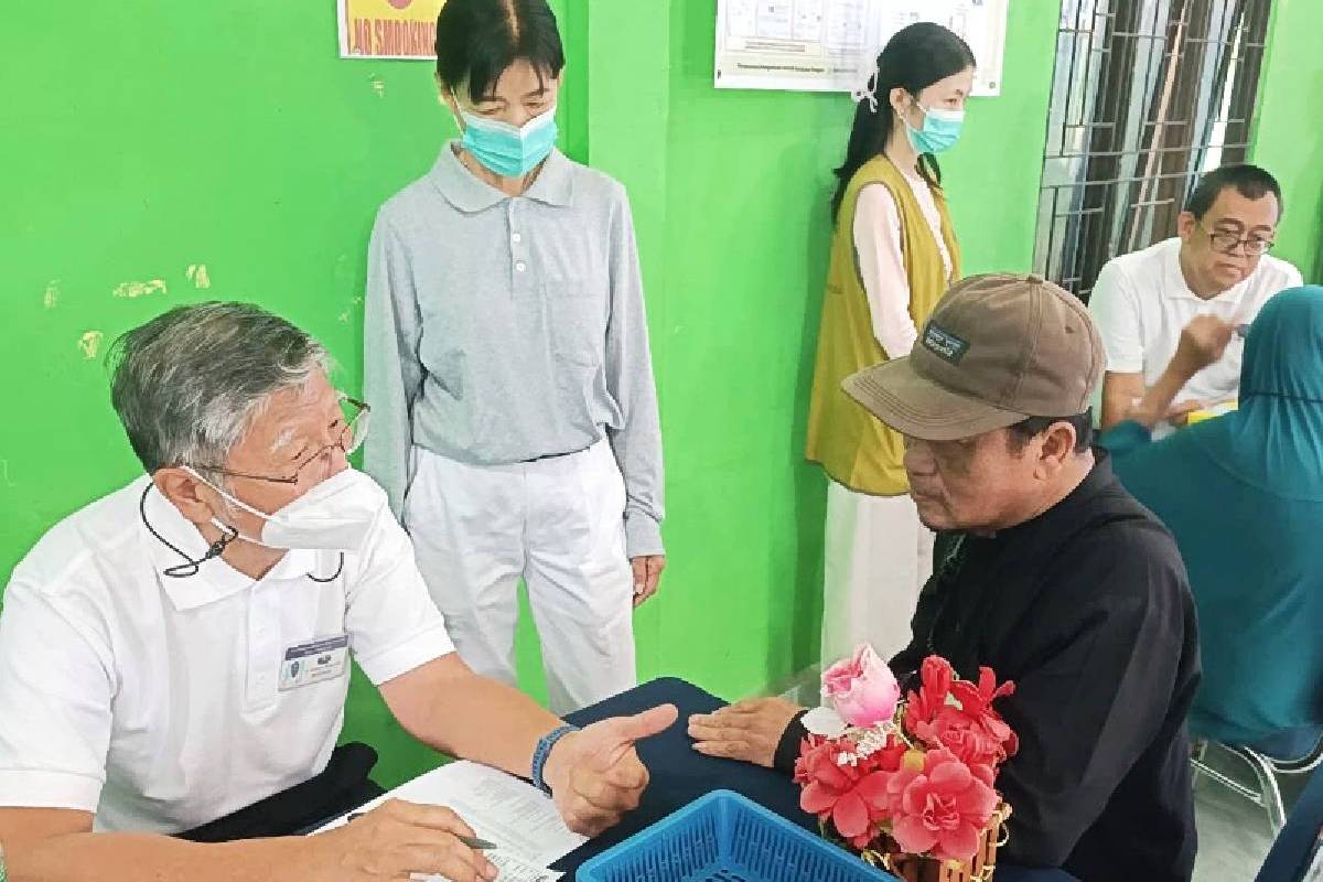 Wujud Welas Asih Melalui Pengobatan Degeneratif dalam Momen Waisak
