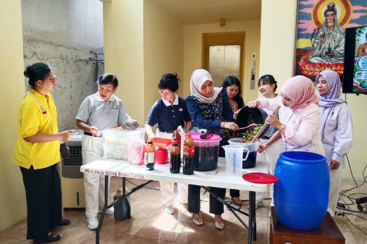 Tzu Chi Lampung Sosialisasikan Pembuatan Eco Enzyme dari Sampah Organik