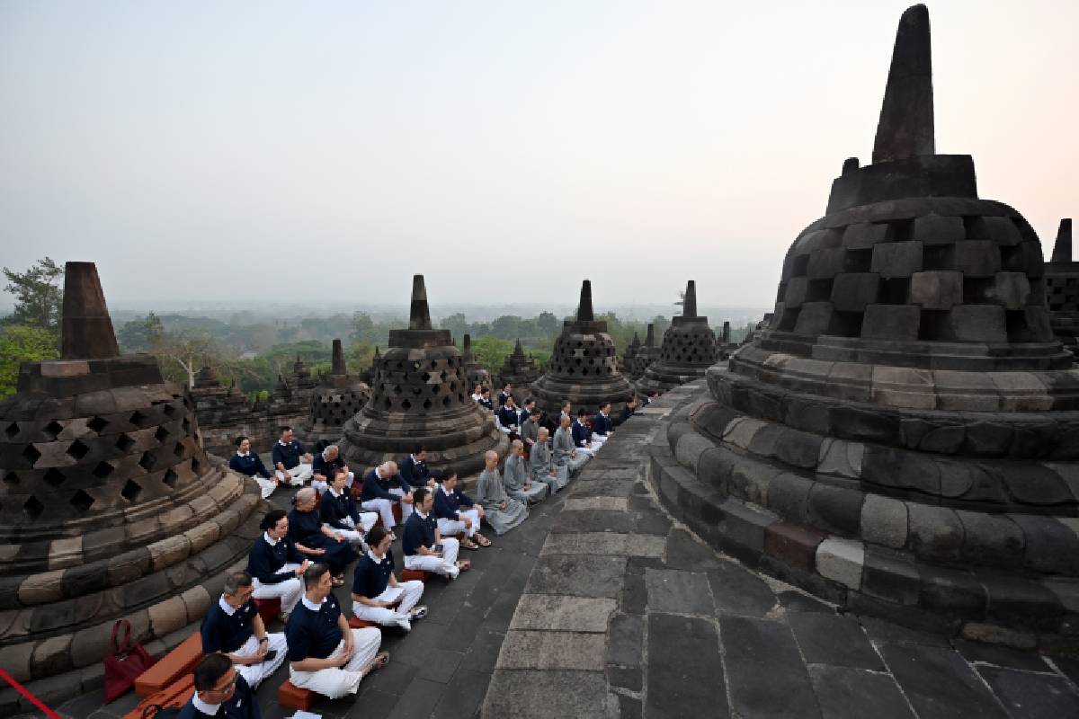 Dua Hari Perjalanan Religi, Menelusuri Warisan Dharma di Tiga Candi