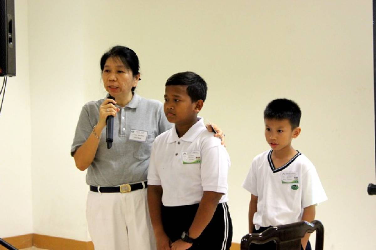 Mendidik Anak-anak Kelas Budi Pekerti dengan Penuh Kasih 