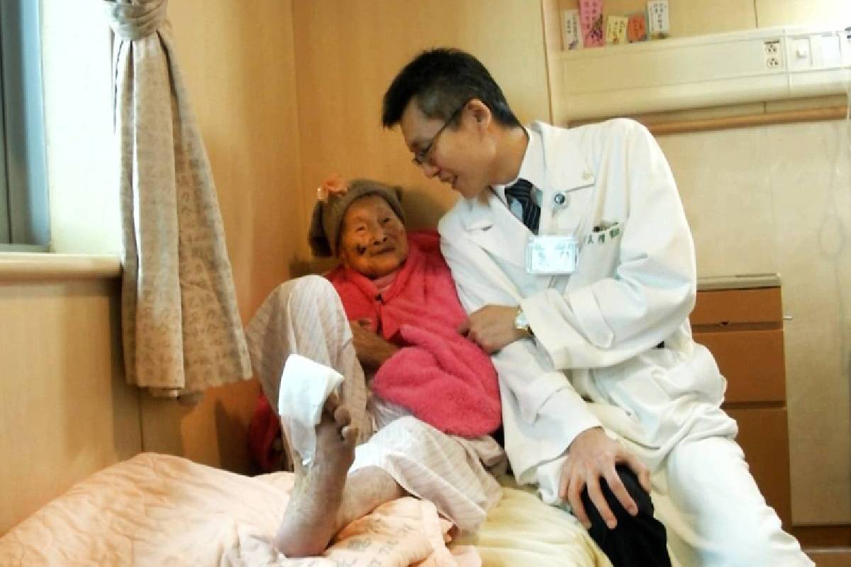 Ceramah Master Cheng Yen: Mengobati dengan Kasih Sayang dan Mewariskan Semangat