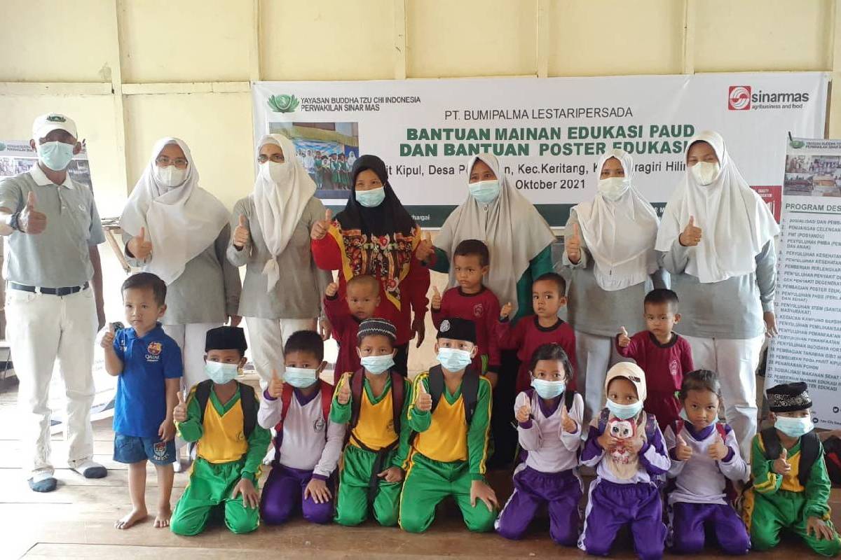 Program Desa Cinta Kasih, Pemberian Mainan Edukasi dan Poster Edukasi bagi PAUD 