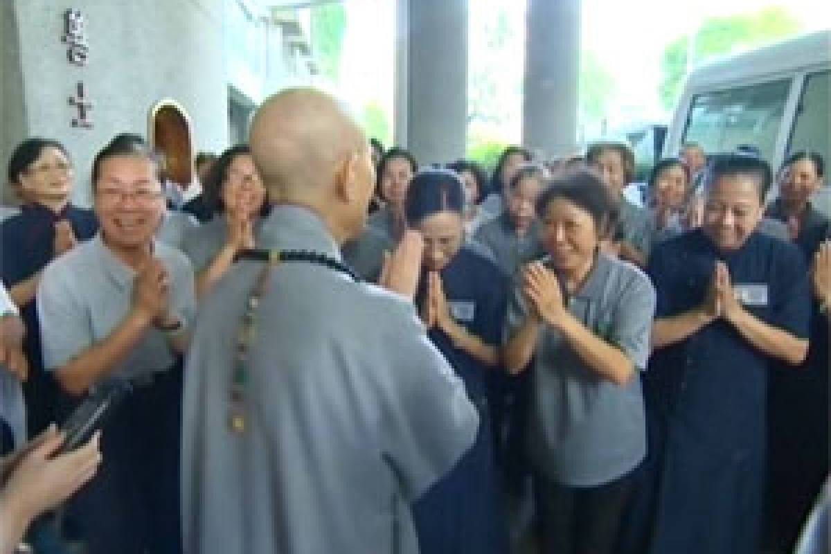 Ceramah Master Cheng Yen: Giat Menyelami dan Mempraktikkan Dharma