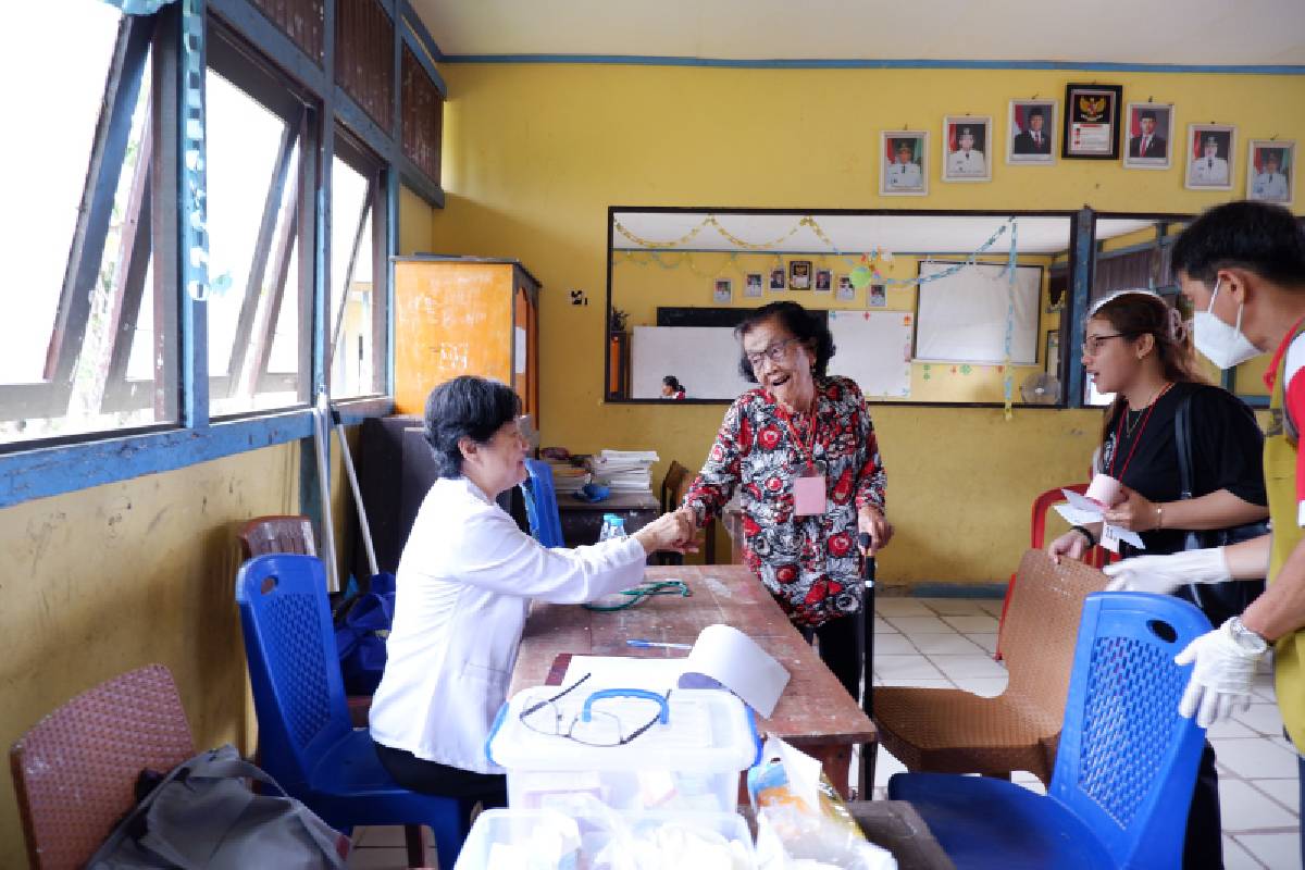 Setulus Hati Menjangkau Pelosok: Yayasan Tzu Chi Layani Kesehatan Warga Desa Belimbing