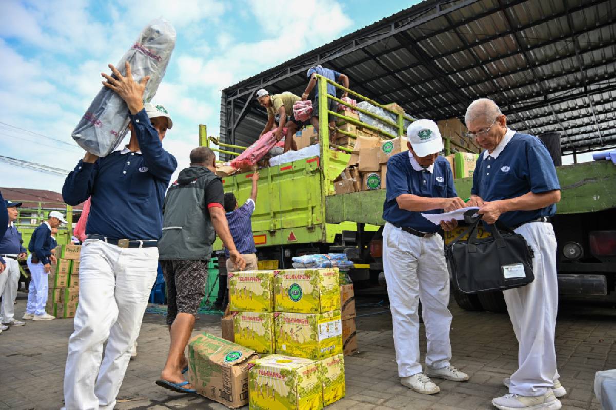 Tzu Chi Bagikan 1.500 Paket Bantuan Logistik untuk Warga Terdampak Gempa NTT