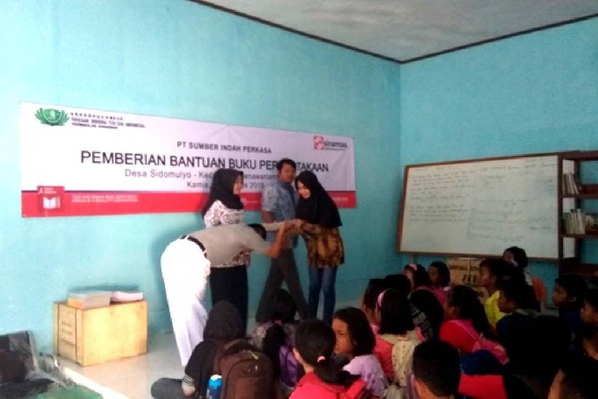 Pemberian Buku Untuk Perpustakaan Desa Sidomulyo di Lampung 