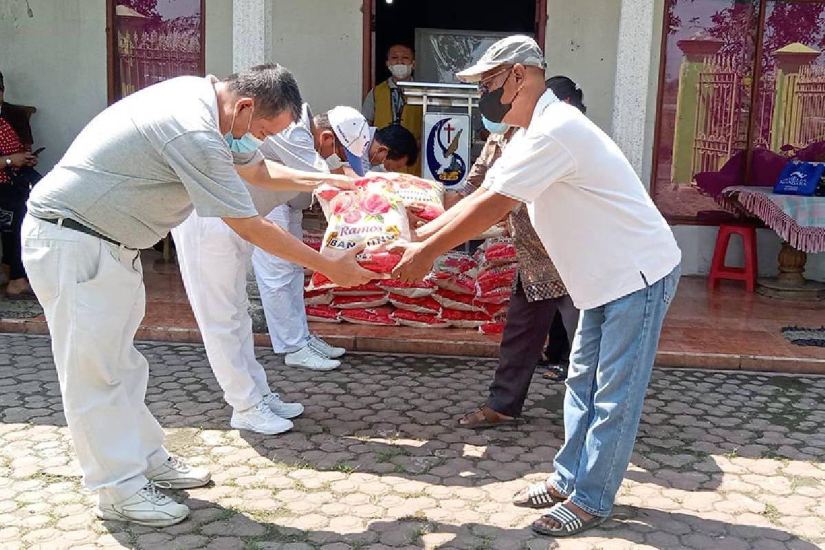 Paket Beras Cinta Kasih Menyambut Hari Natal dan Tahun Baru