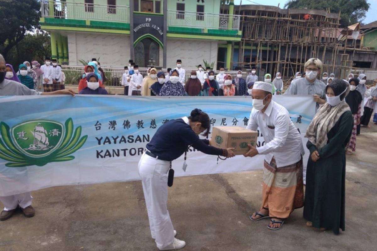 Perhatian Tzu Chi di Ponpes Hidayatul Faizien Kabupaten Garut