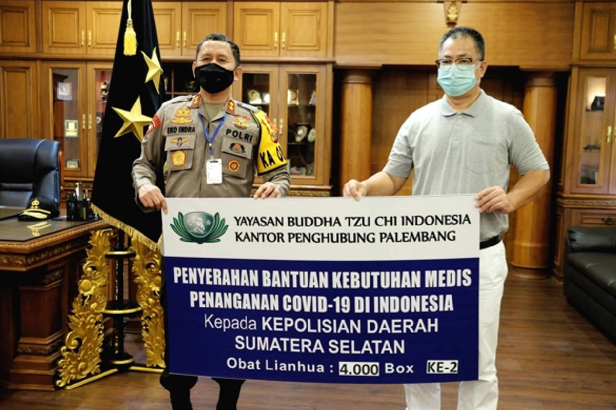 Bantuan 12.000 Box Obat Lianhua untuk Polda Sumatra Selatan