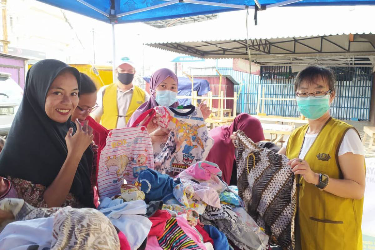Bazar Pakaian Menyambut Idul Fitri