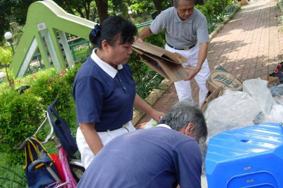 Aktif di Pelestarian Lingkungan, Aktif juga di Bedah Buku 