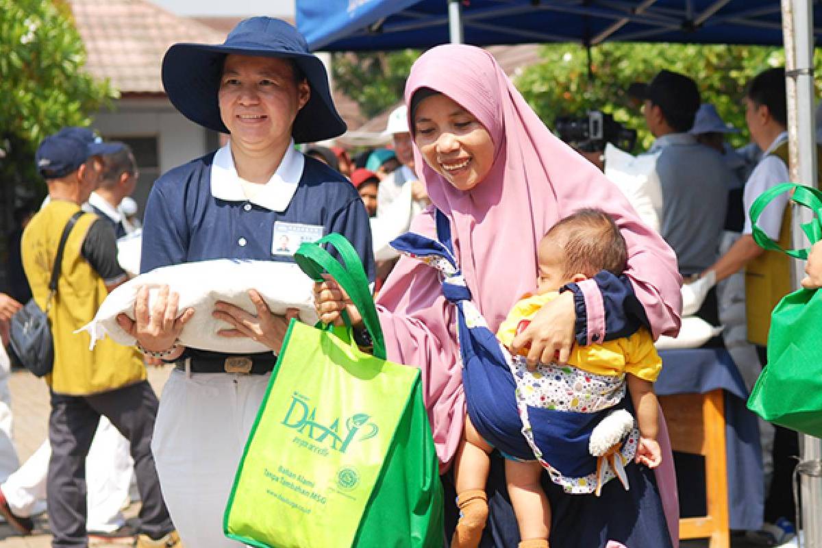 Pembagian Paket Lebaran 2019