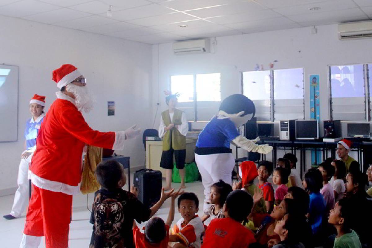 Suasana Natal di Radmila Children's Home Batam