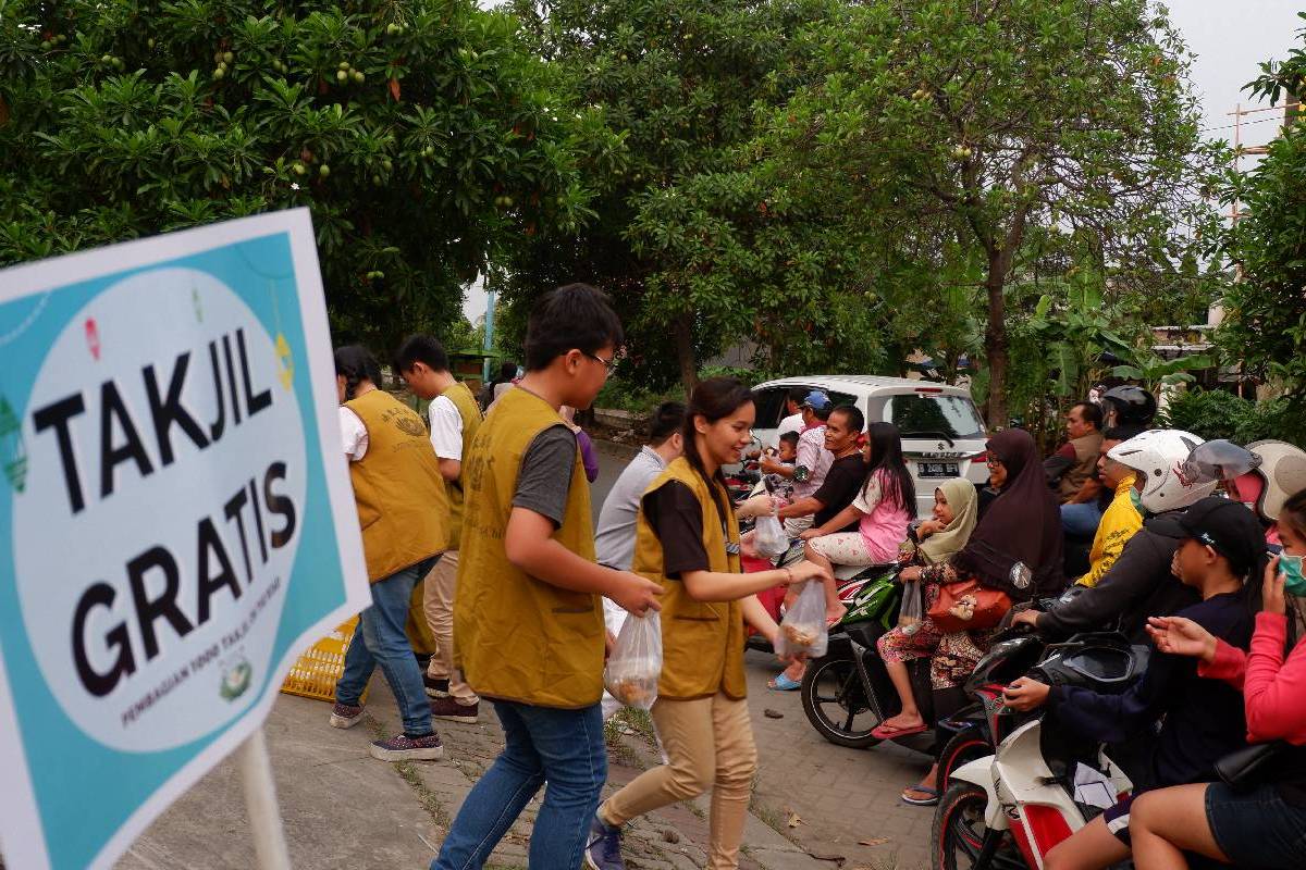 Pembagian 1.000 Takjil On The Road